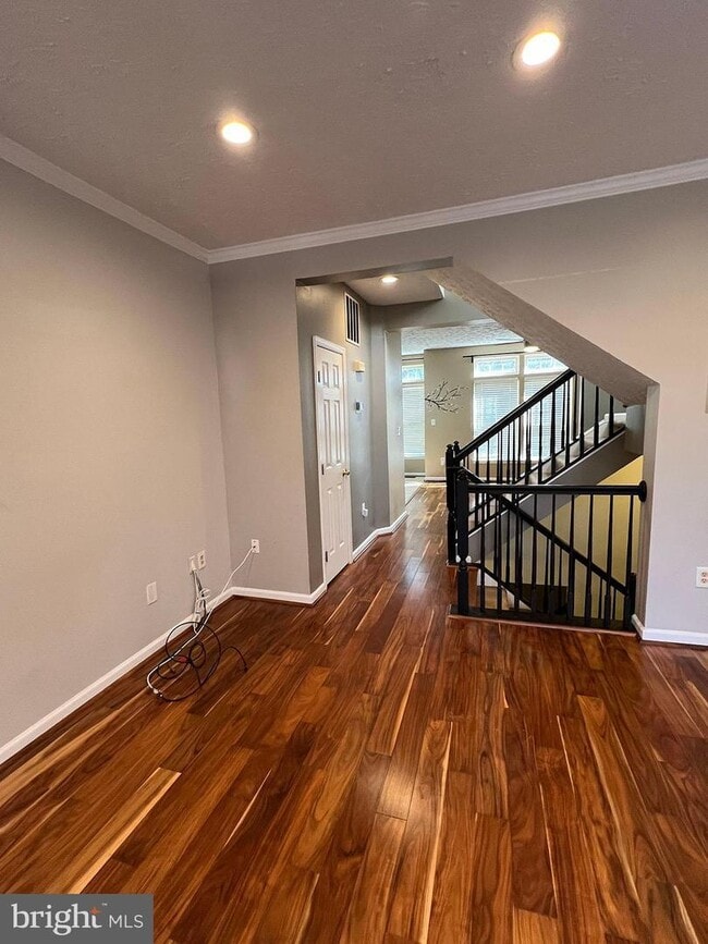 Photo - 8334 Lyndhurst St