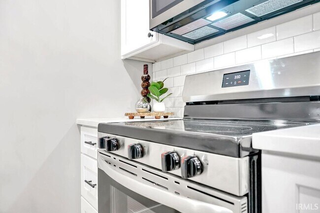 Photo - 717 S Henderson St