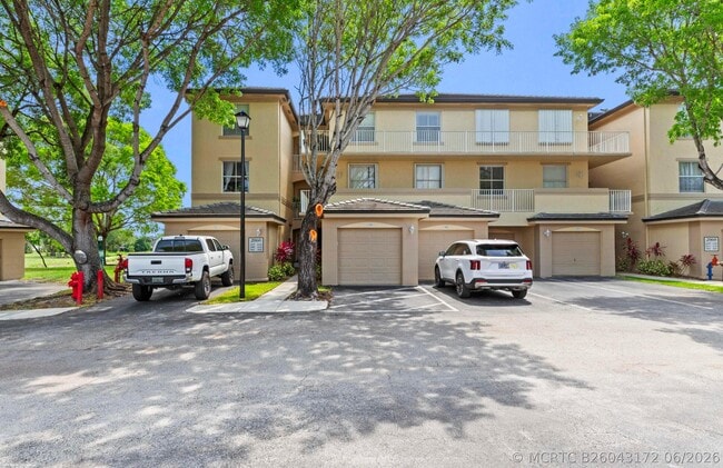 Building Photo - 2060 Greenview Shores Blvd Unit 318