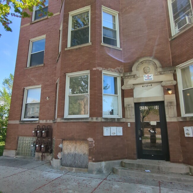 3 Bedroom Unit Available - 3 Bedroom Apartment Unit Available Unit 4159-1