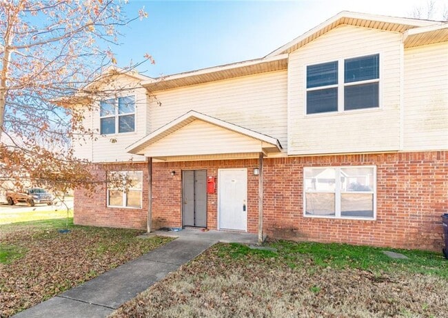 Photo - 210 Meadow Ct Townhome