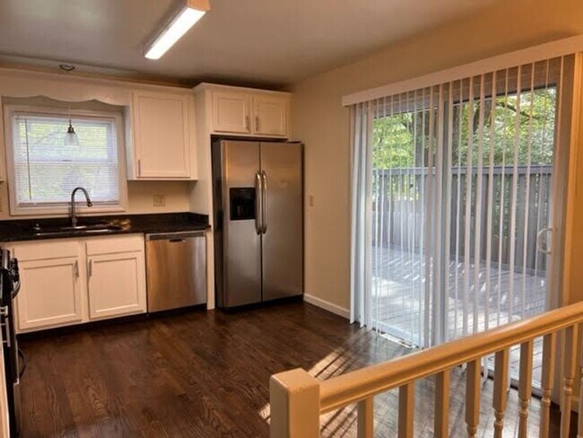 Photo - 7956 Cherry Hill Dr NE