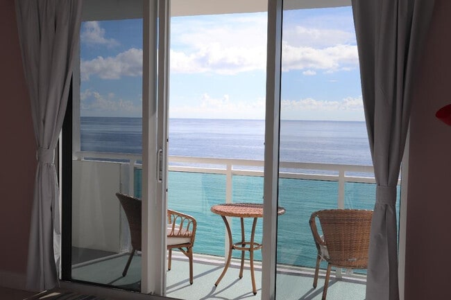 Building Photo - 3001 S Ocean Dr Unit 1011