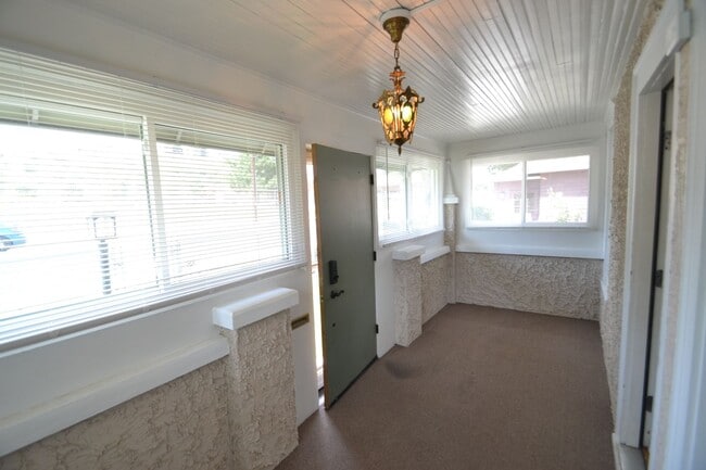 Photo - 821 N Walnut St
