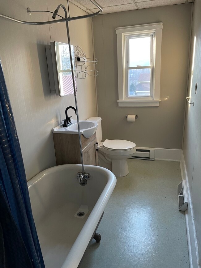 Photo - 303 N 3rd St