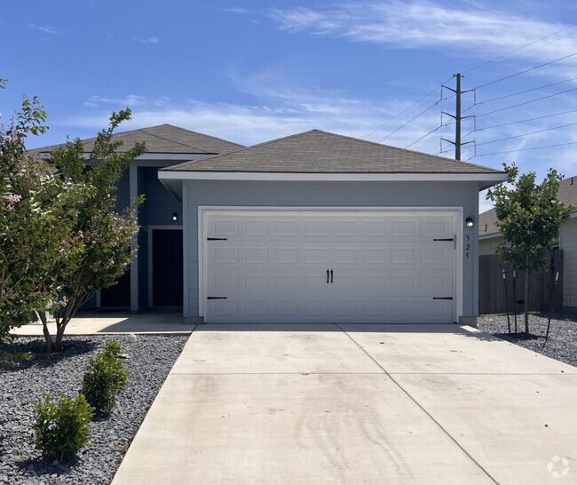 Building Photo - Come Home to Comfort & Style in Seguin, TX...