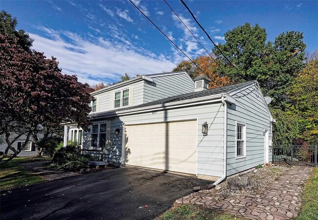 Photo - 617 Midvale Rd