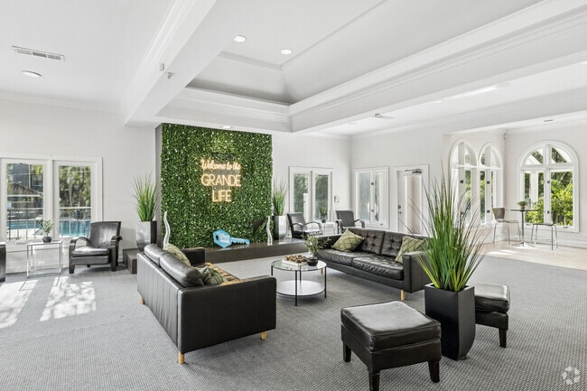 Oficina de arrendamiento - Grande Oasis at Carrollwood