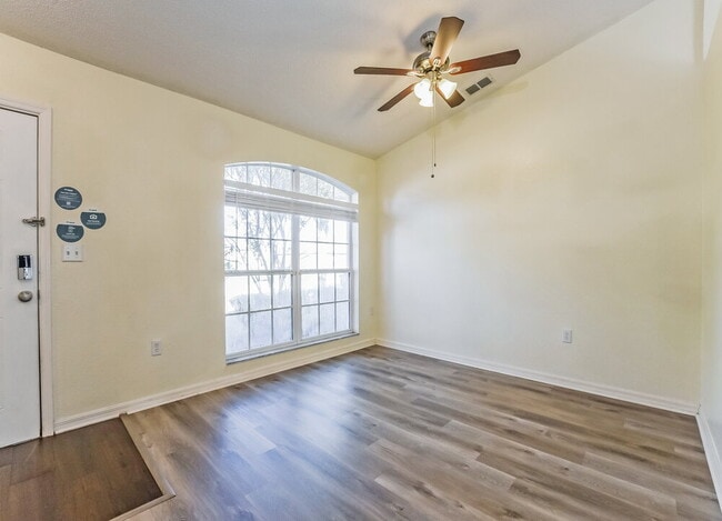 Photo - 7172 Summit Dr