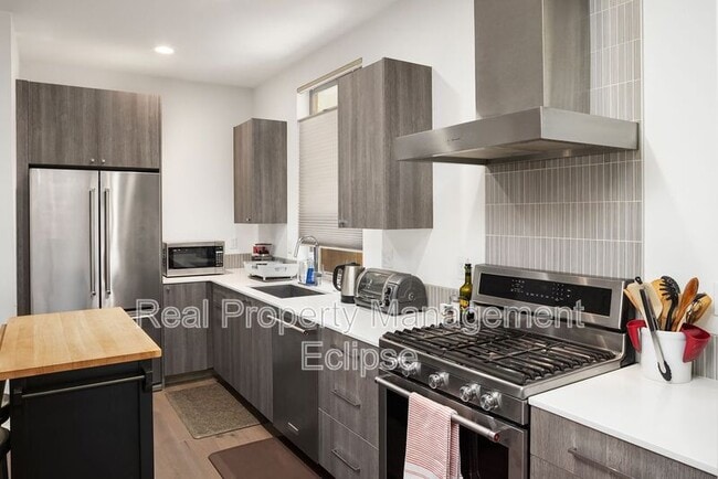 Photo - 1761 19th Ave S