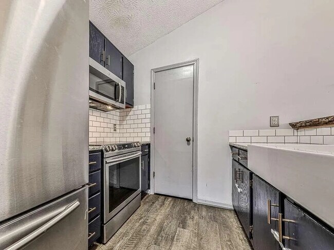 Photo - 3 Bedroom ]house with fence in yard.