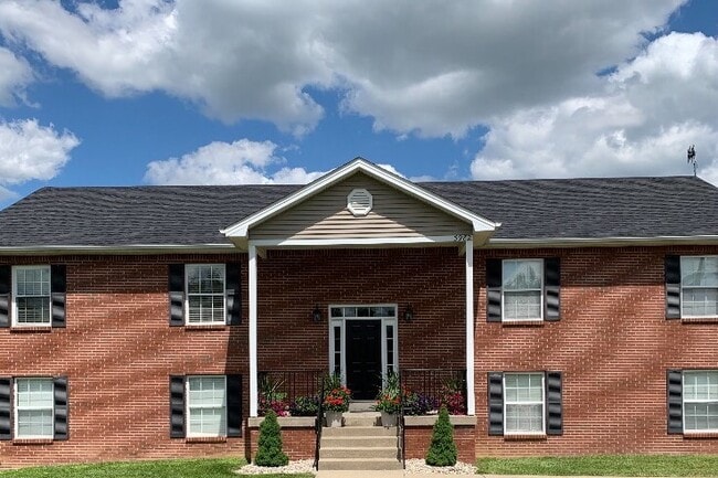 Front Entrance - 3982 Shepherdsville Rd Apartment Unit B