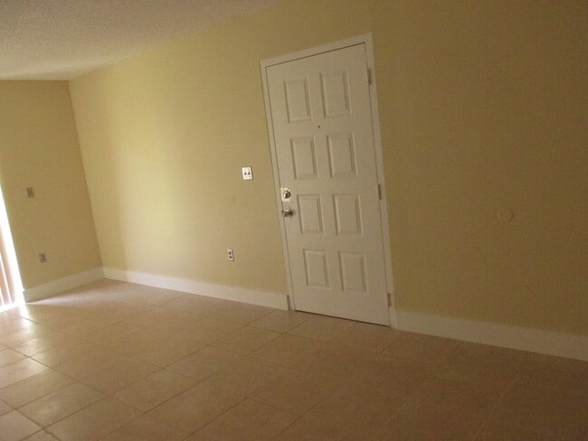 Building Photo - 7427 SW 152nd Ave Unit 0