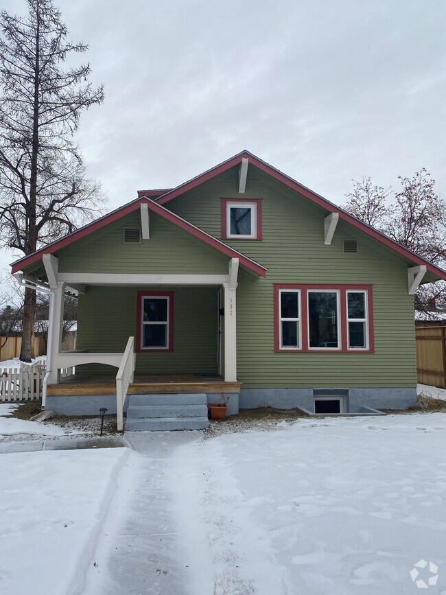 Building Photo - Charming 3-Bedroom Home Near Campus & Midt...