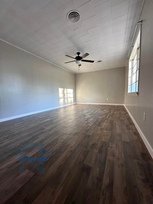 Photo - 102 S Wills St