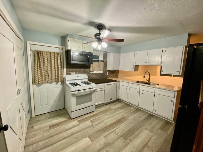 Photo - 5696 Pleasant St