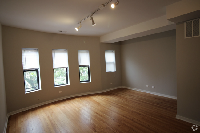 Building Photo - 6447 N Claremont Ave Rental