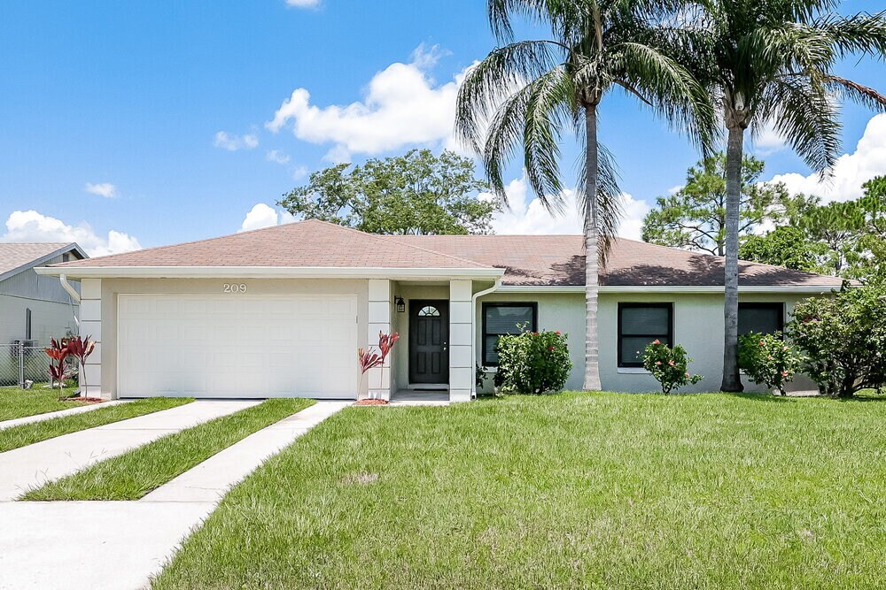 Photo - 209 E Cedarwood Cir