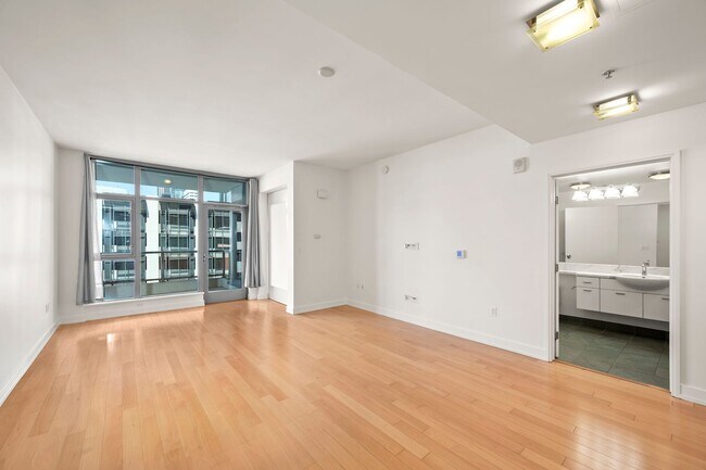 Building Photo - Gorgeous Condo in East Village! Unit 411