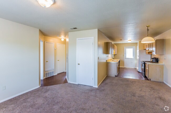 Muchos armarios para almacenamiento - Countryside Village Apartments