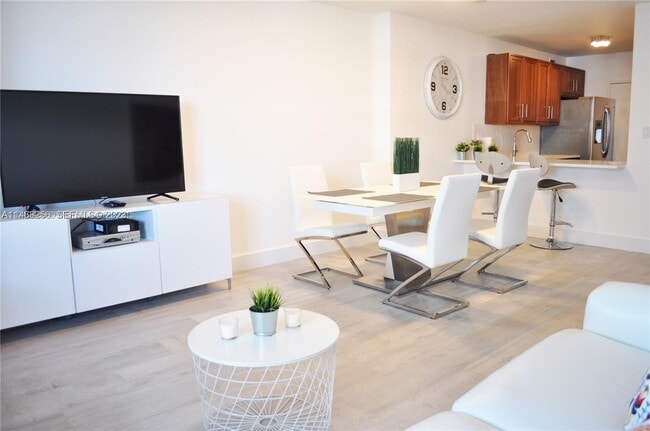 Photo - 100 Lincoln Rd Unidad 435