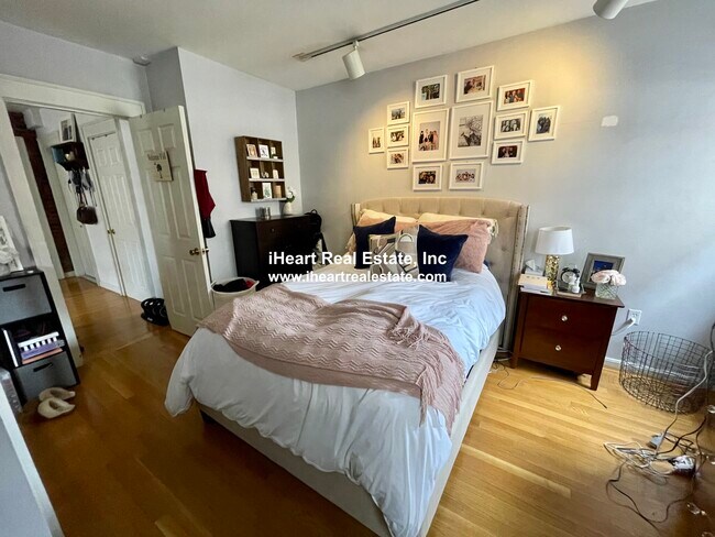 Photo - 13 Thacher St Apartments Unit 3
