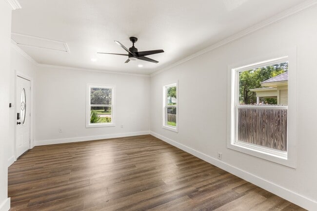Photo - 418 Lillian St