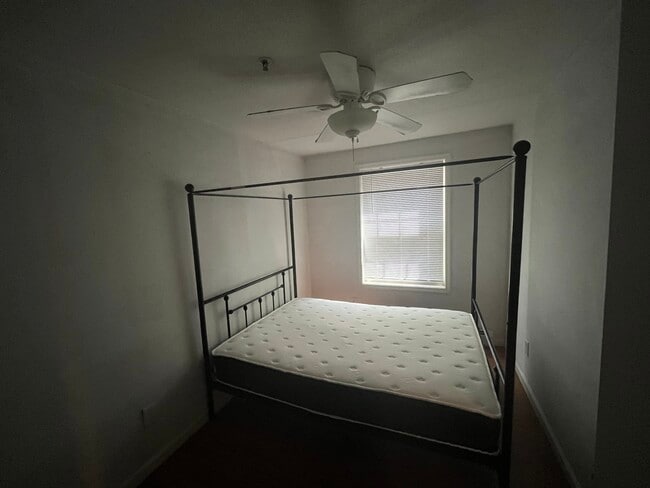 Building Photo - 1405 Broadway Unit 209