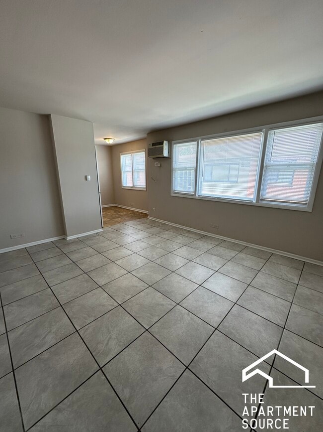 Building Photo - 9612 Ivanhoe Ave Unit 2