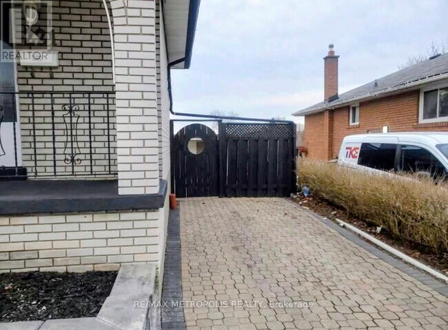 Photo - 221 Beechgrove Dr