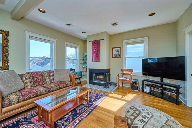 Photo - 118 Trowbridge St Condo Unit 6