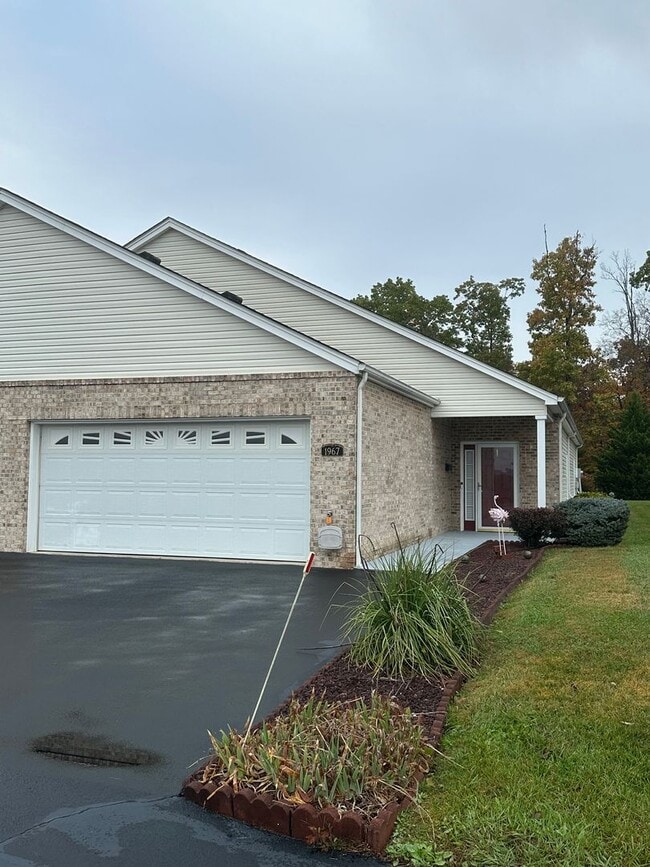 Building Photo - 3 Bedroom / 2 Bath Brick Home Kingsport, TN