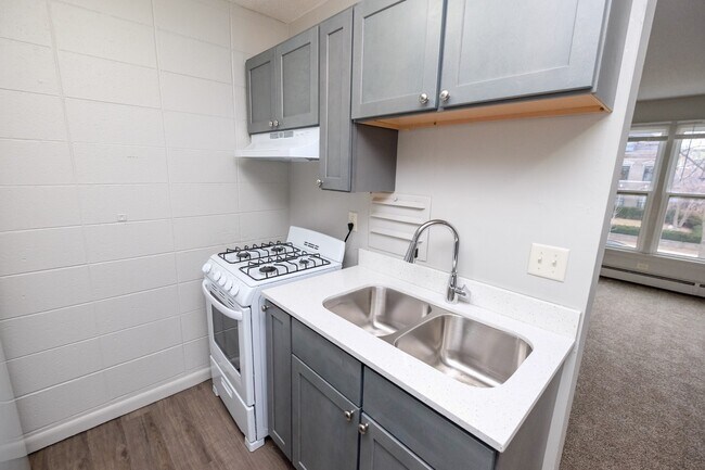 Pillsbury Apartments | 2200