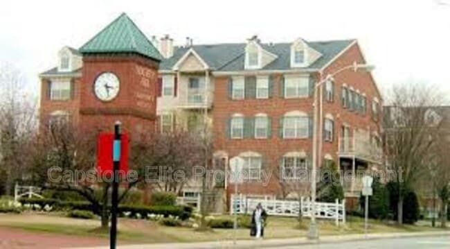 Photo - 35 Rutgers Dr Unit 2- Standard Hallway