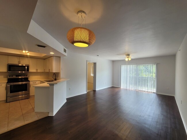 Building Photo - 4163 N Haverhill Rd Unit 1204