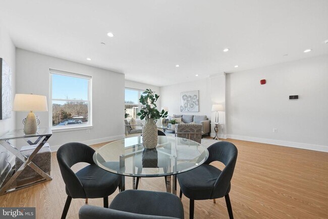 Photo - 2134 Wisconsin Ave NW Unit 6