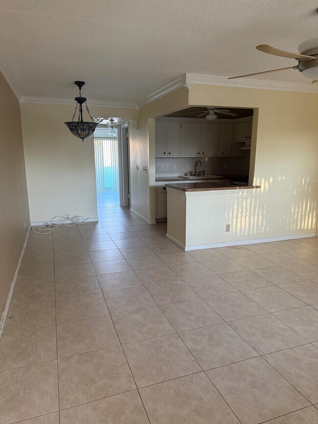 Photo - 42 Canterbury E Unidad B