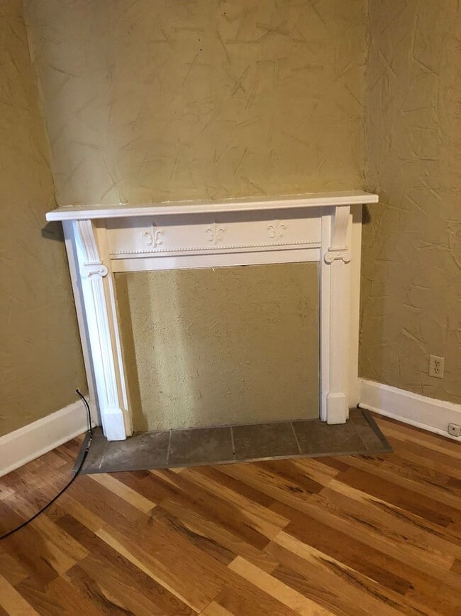 Photo - DOWNTOWN....Charming One Bedroom Unit Apt. A