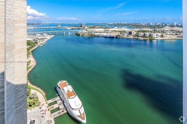 Building Photo - 335 S Biscayne Blvd Unit 3510 Rental