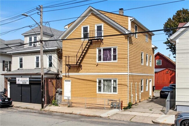 Photo - 555 Branch Ave Unidad 3