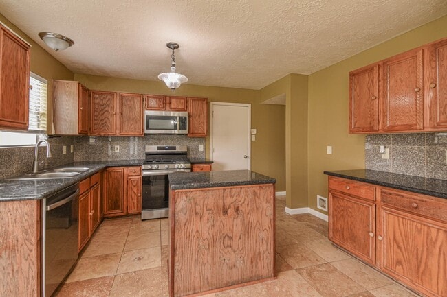 Photo - 16818 Parliament St