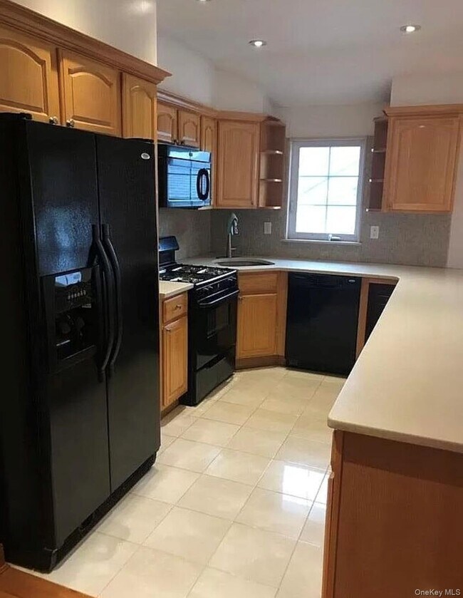 Photo - 53-11 193rd St Unit 2nd Fl