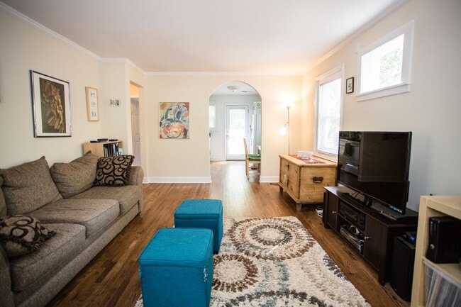 Photo - Cute and Quiet West Side Duplex!