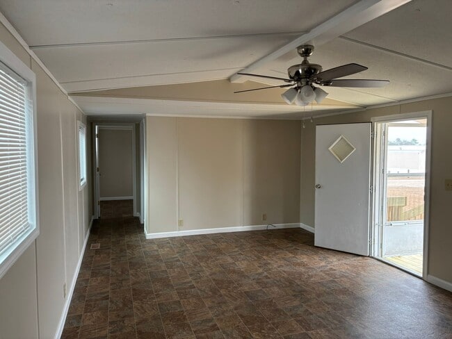 Photo - 810 Hayes Crossing Rd