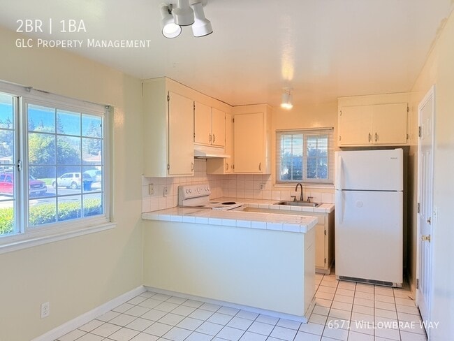 Photo - 6571 Willowbrae Way