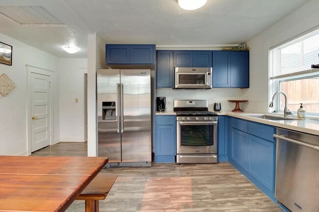 Photo - Downtown Bend darling Cottage!