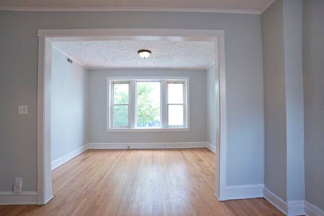 Photo - 3921 N Lincoln Ave Unit 2