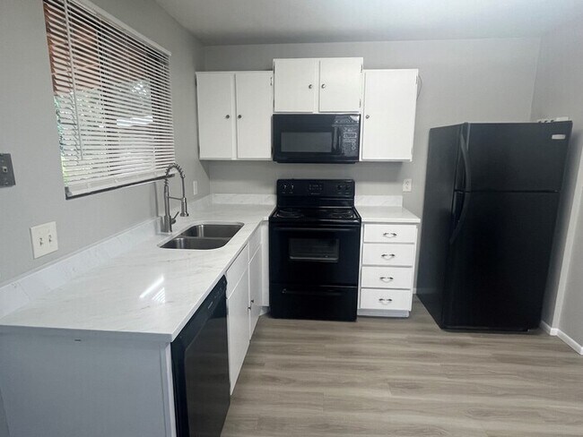 Remodeled 4 Bedroom Townhome!