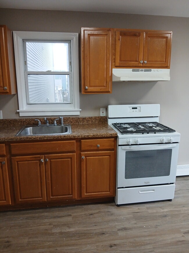 Building Photo - 60 Carteret Ave Unit 3