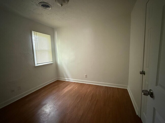 Photo - 470 Mueller Ave